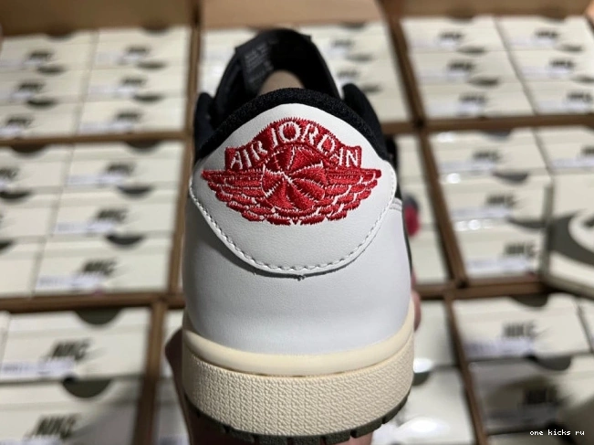 Chep Onekick Jordan Jordan Olive Travis DZ4137-106 Air Scott x Air 1 Low Retro OG 0527